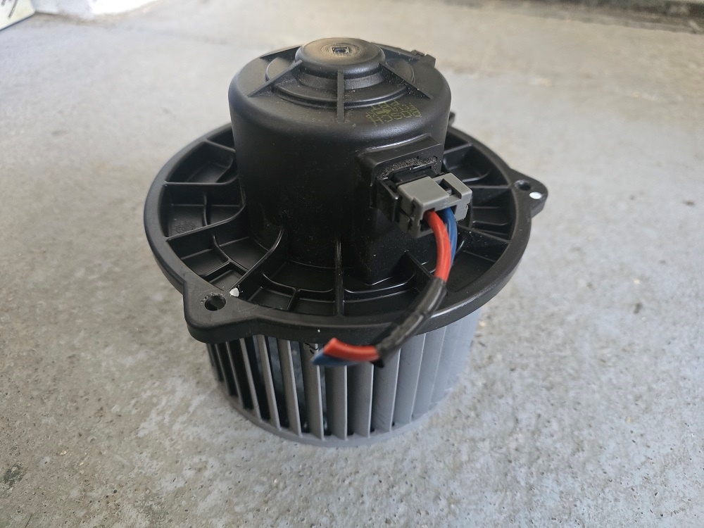 Motorček kúrenia Hyundai i20 F00S330024