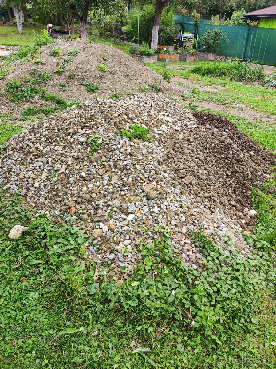 Darujem štrk s hlinou