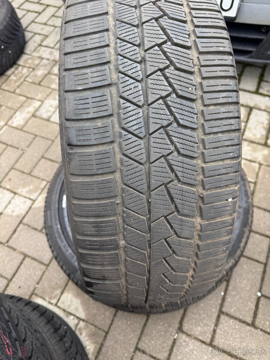 225/40R19 Continental