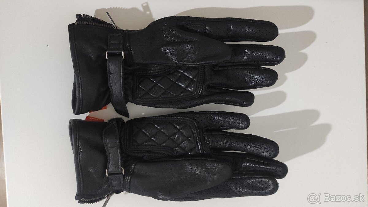 Helma, bunda, rukavice