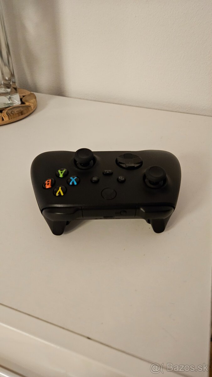 Predám Xbox Wireless Controller Carbon