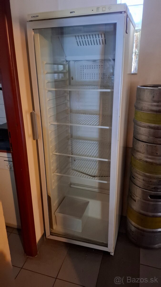 Predám presklenú chladničku Calex (č.1)