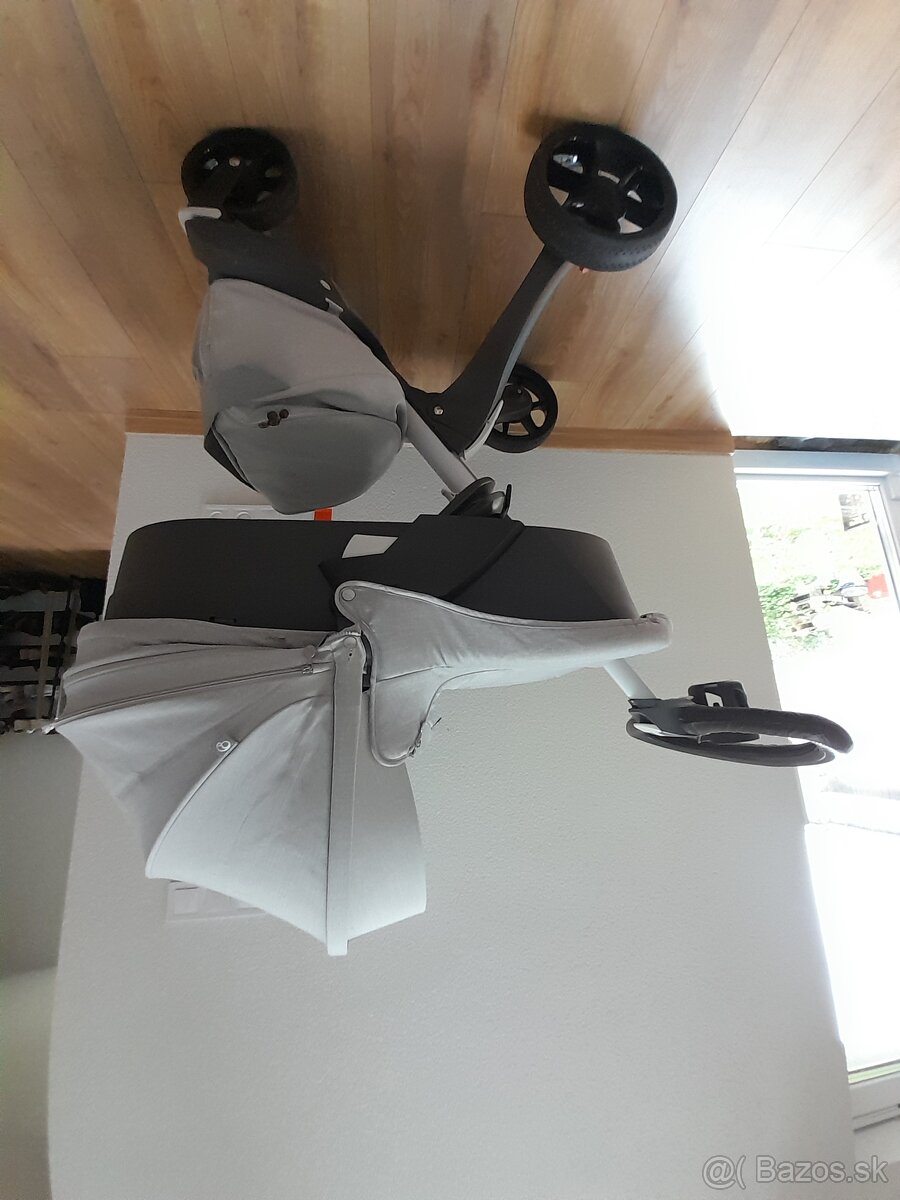Kočík Stokke, Vajíčko so základňou, Vajíčko cybex Aton Q