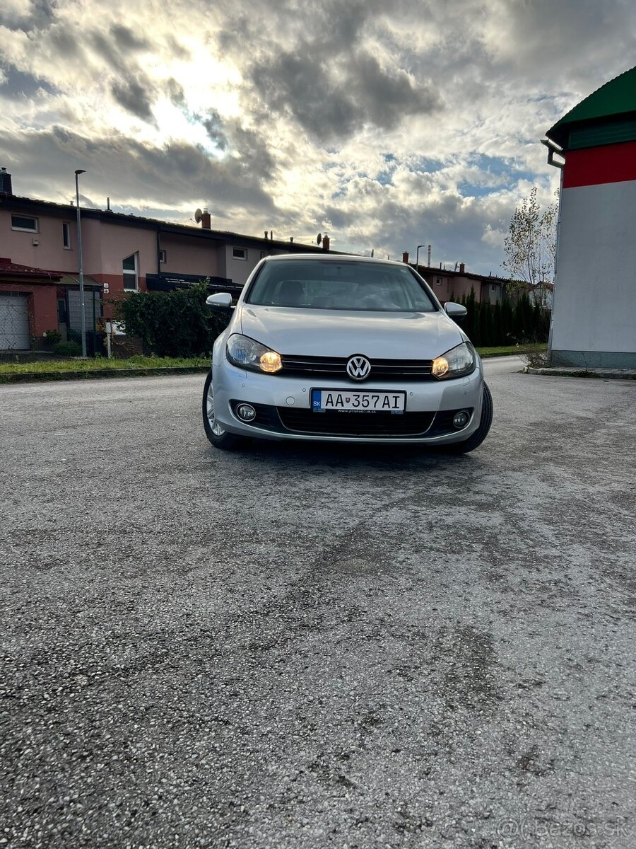 GOLF VI
