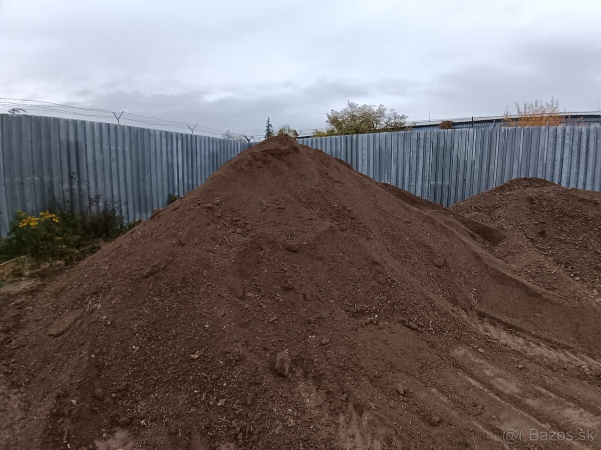 Prvotriedna preosiata hlina. Dovoz