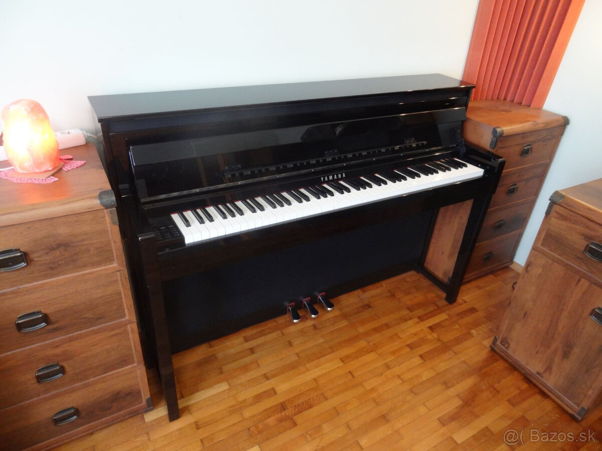 Digitálne piano, klavír YAMAHA CLP 585 - ako nové