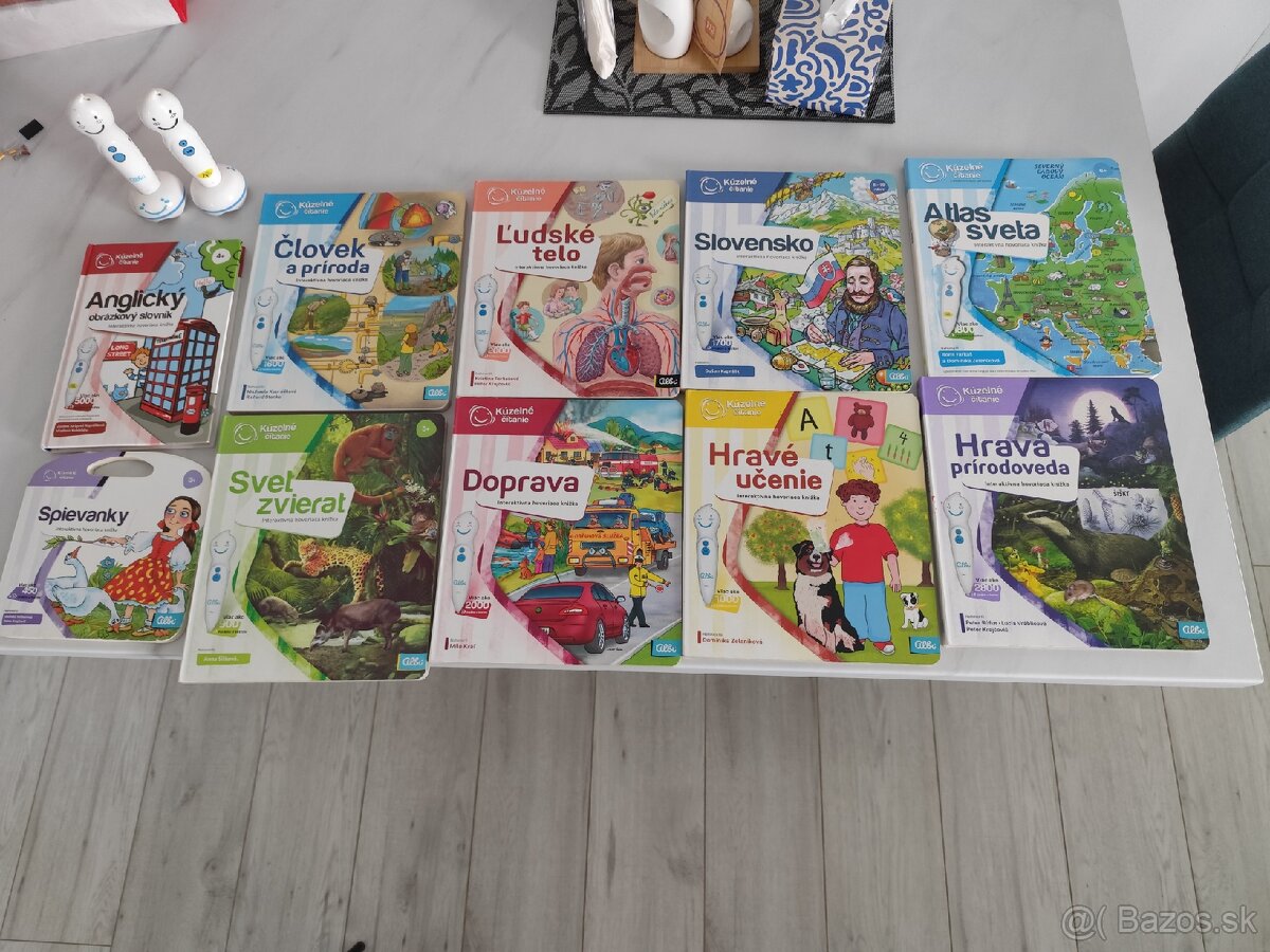 Albi knihy a dve perá