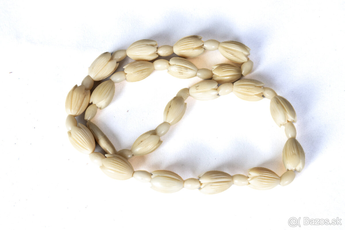 Starožitný slonovinový náhrdelník Jasmín
