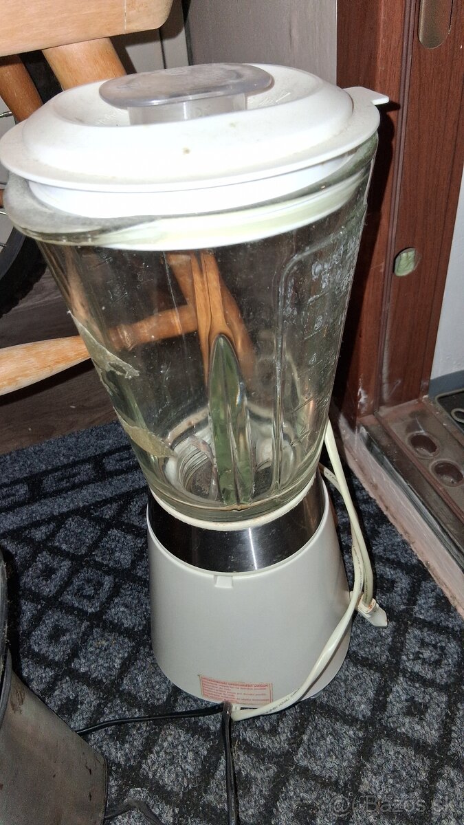 Predám starší elektrický mixér aj odšťavovač