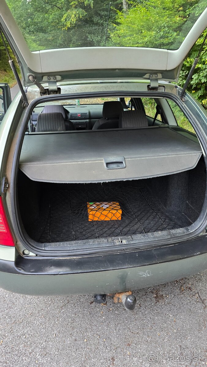 zadna roletka do kufra Octavia 1