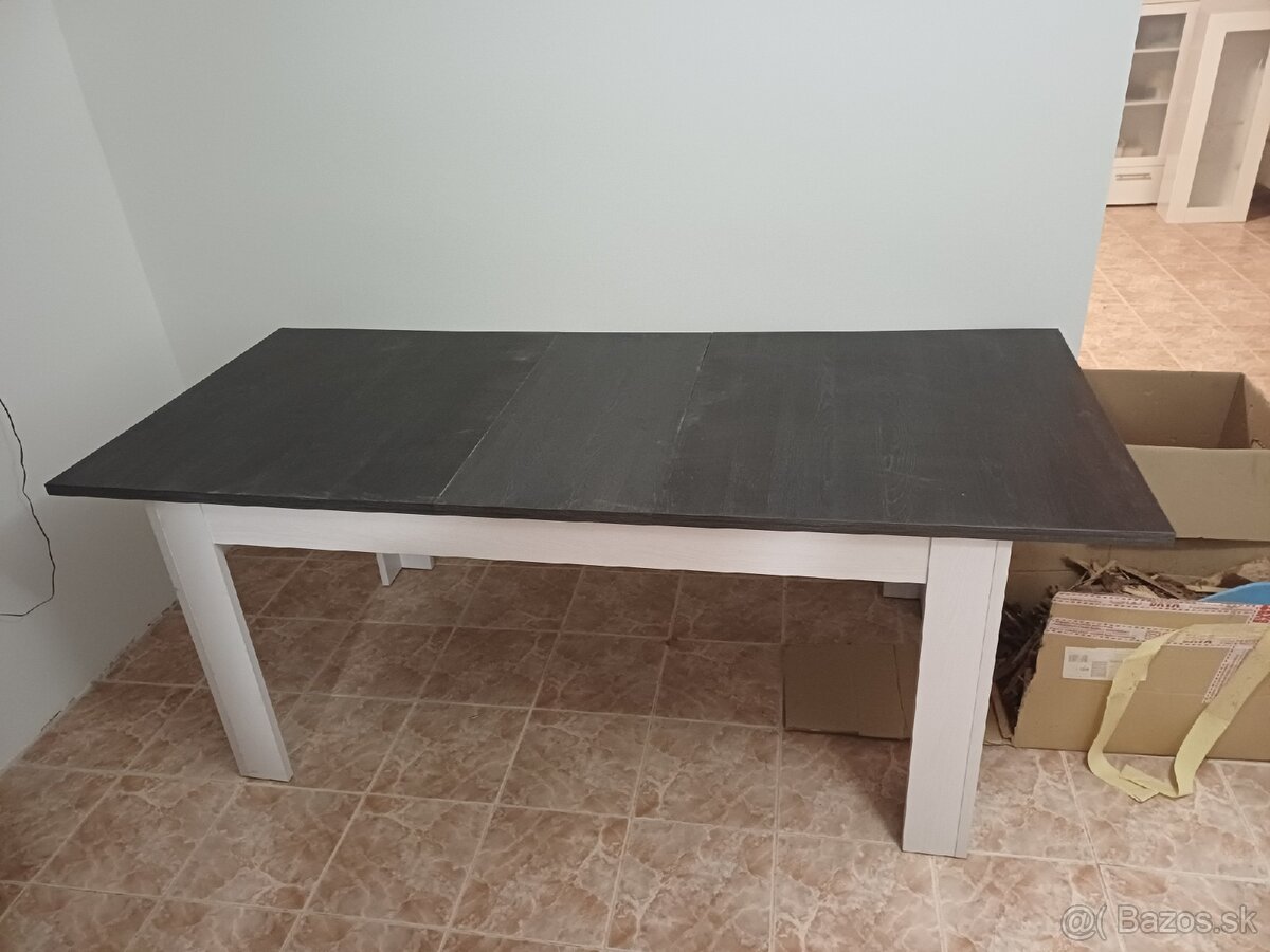 Predám rozkladací stôl