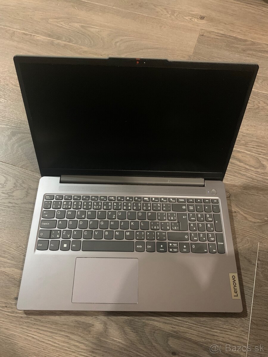 Lenovo IdeaPad Slim 3 15IAN8