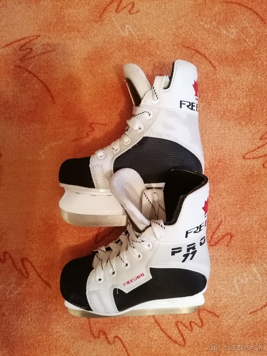 Chlapčenské hokejové korčule.