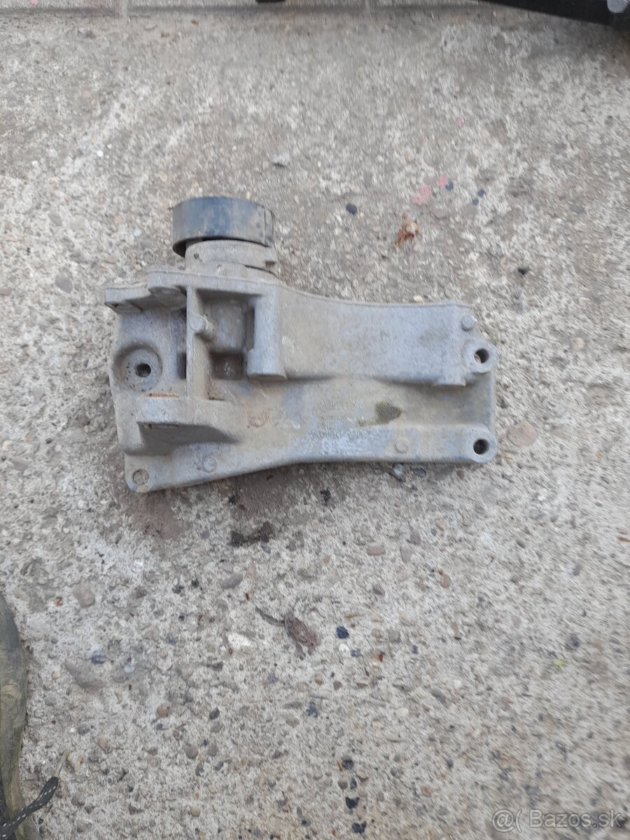 Drziak alternatora 030 145 169 H