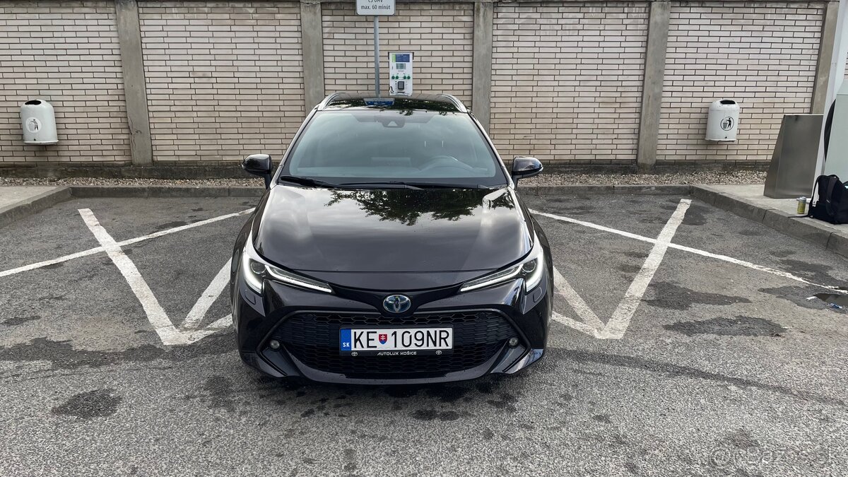 Toyota Corolla TS 1.8 Hybrid, 2021, 40 000 km, ZÁRUKA