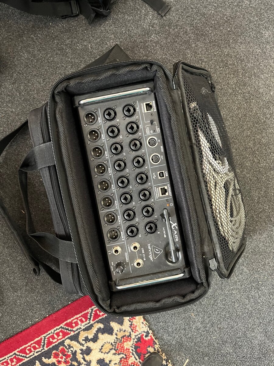 Behringer XR18