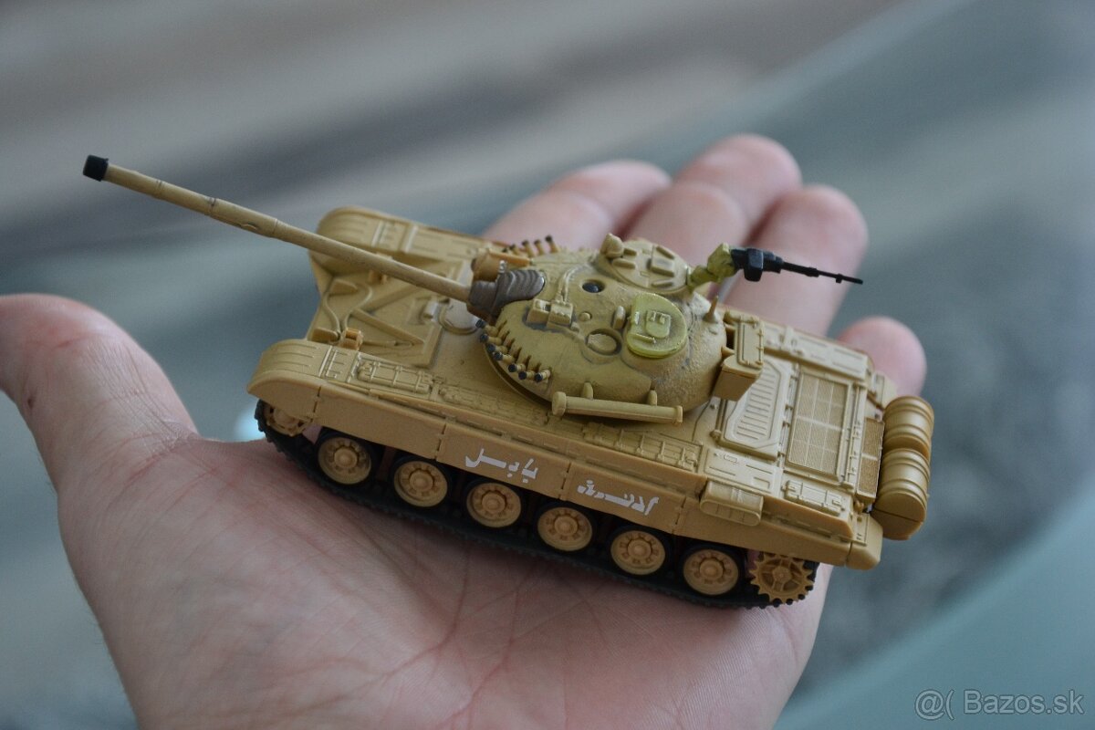 Tank T-72M1 RC 1/72