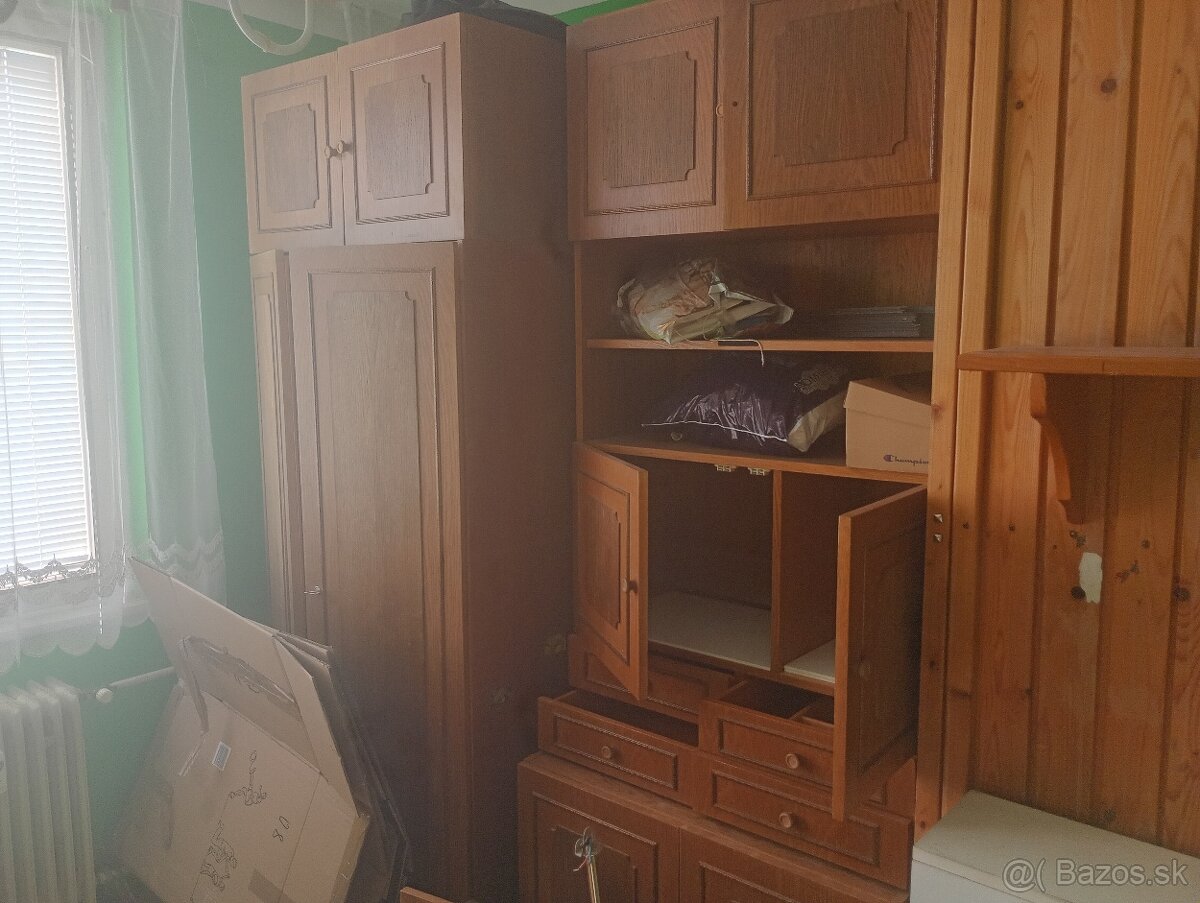 darujem starý nábytok.