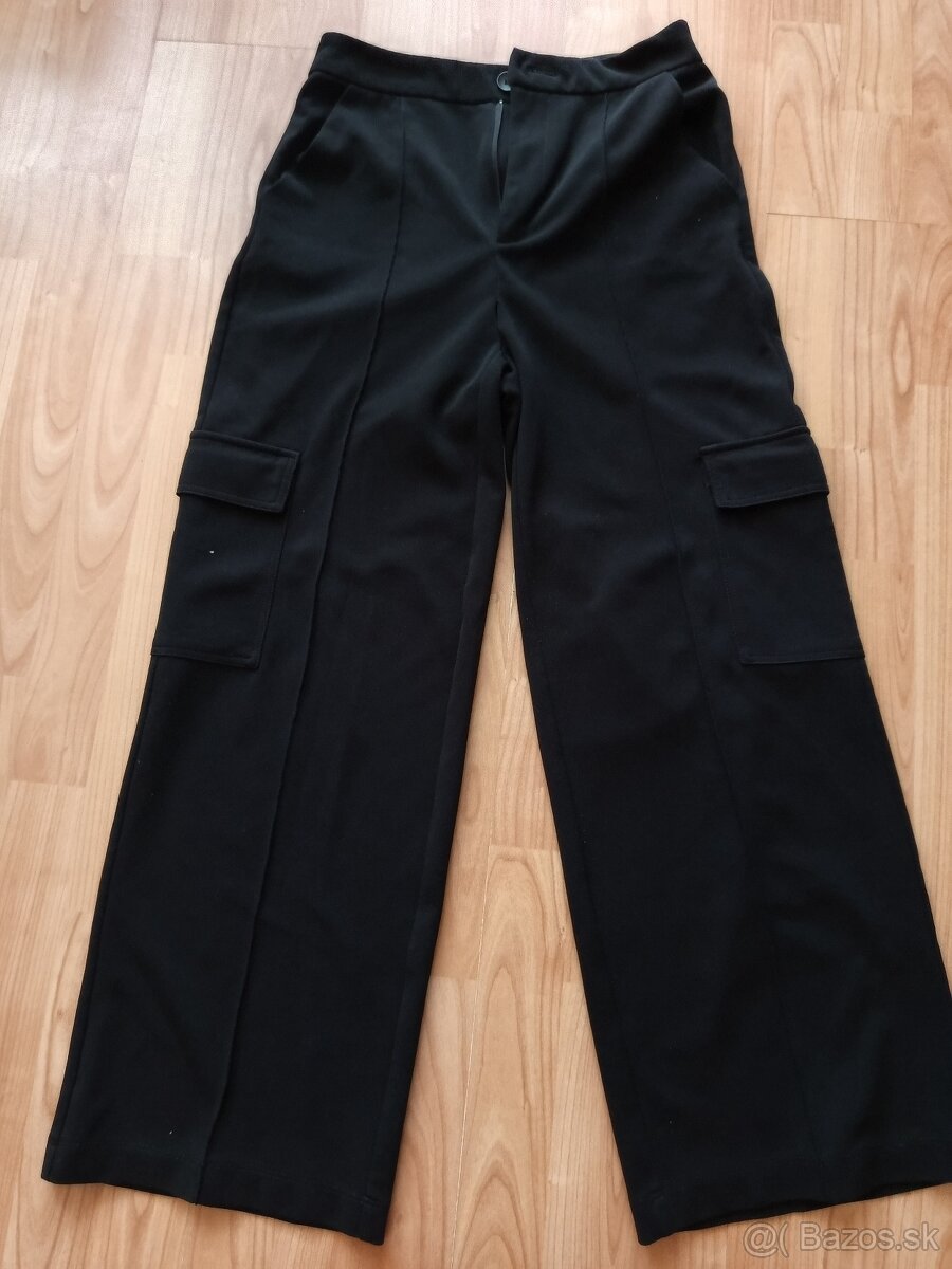 Cierne nohavice s vrecakmi - cropp veľkost 38