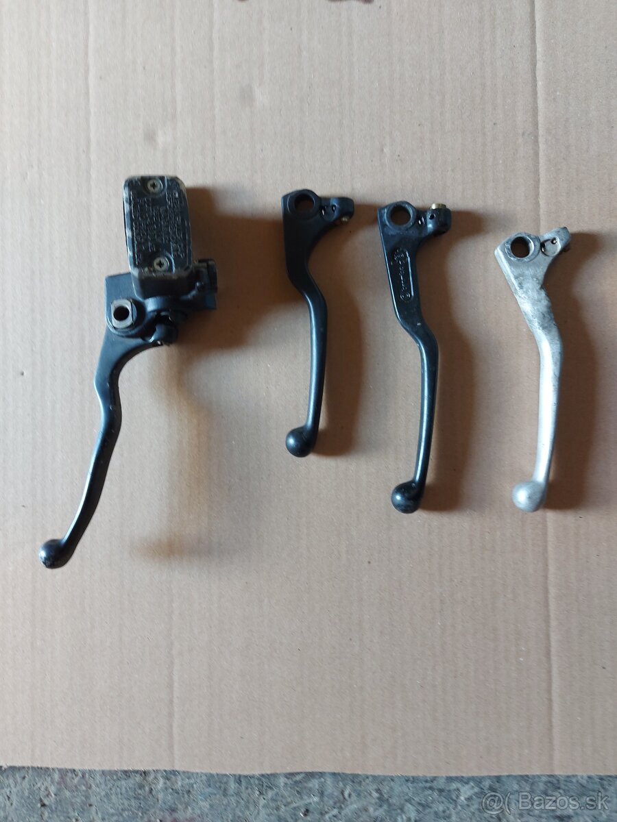 Brembo páčky + páčky s nádobkami 2ks.