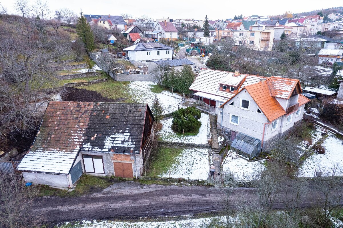 5 izb. RD Hradec(PD) - velký pozemok 1965 m2 - posledný dom