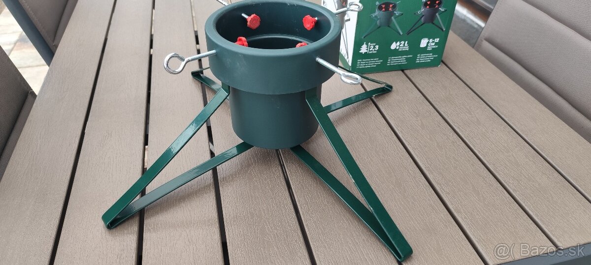 Stojan na vianočný stromček