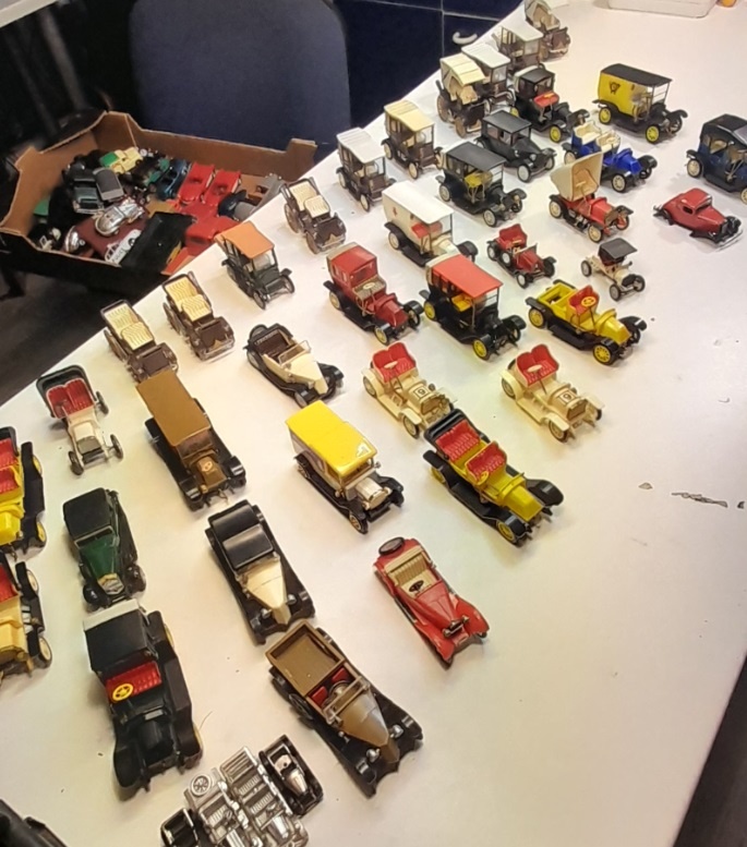 Modely aut 1:43 MIX /plastové IGRA/