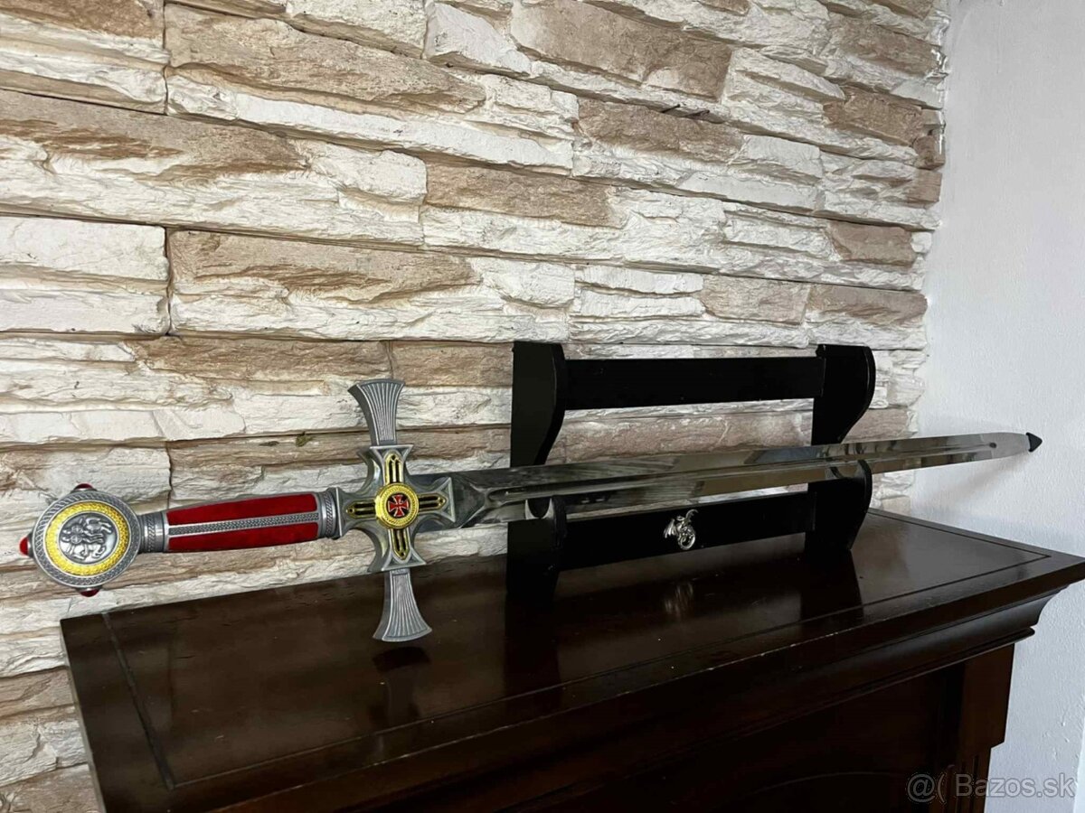 meč s červenou rukoväťou č.1