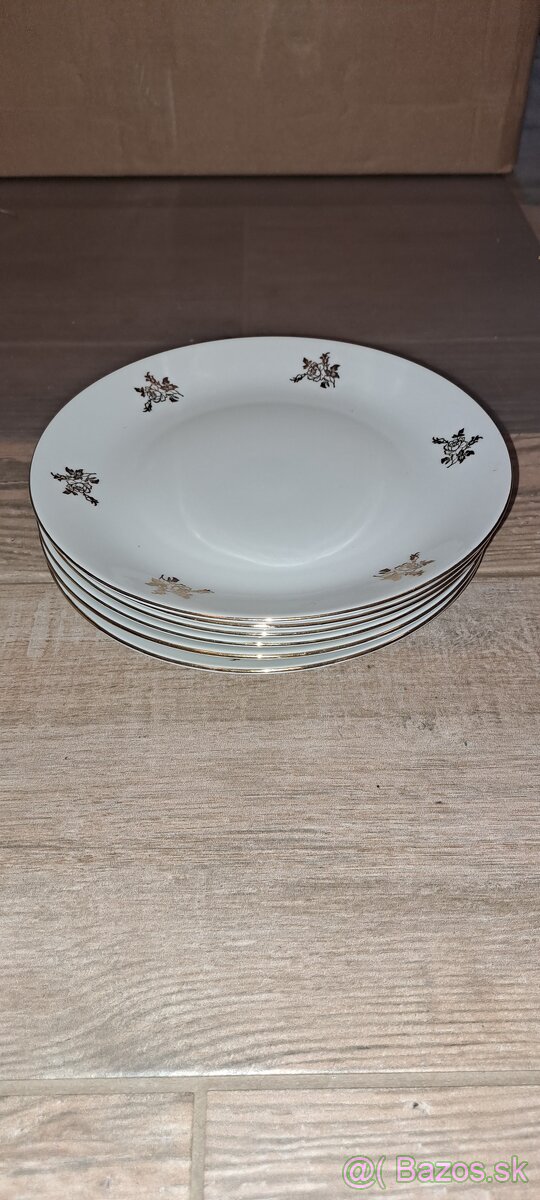 Porcelanovy servis a set na caj a pod