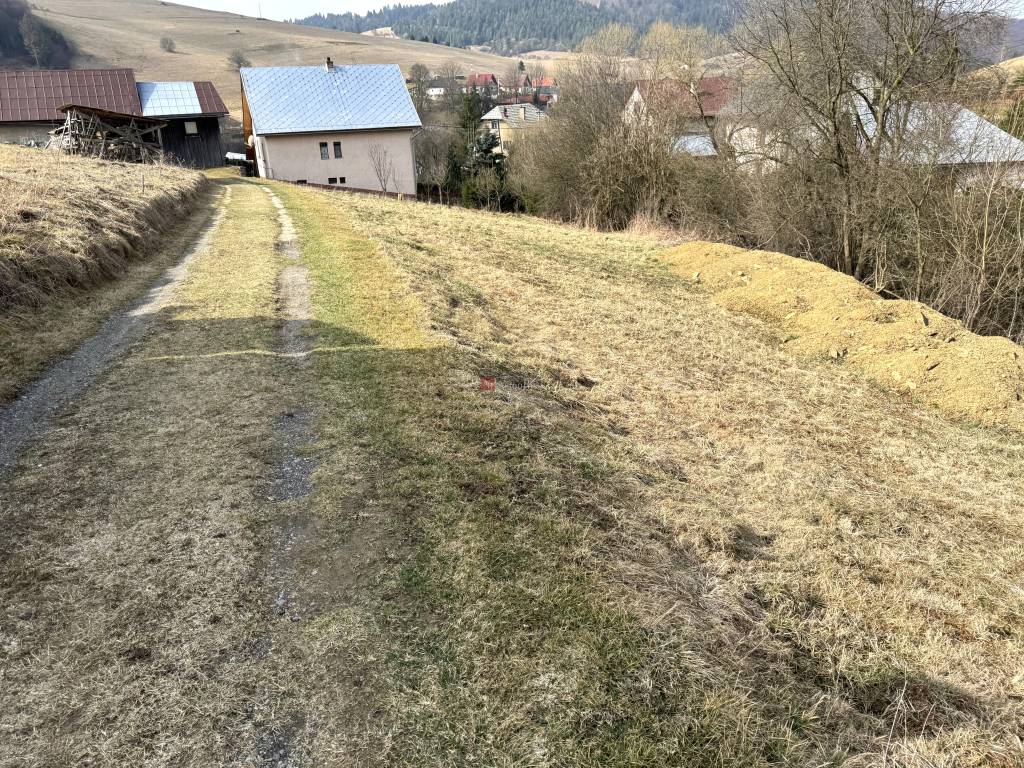 Na predaj pozemok v obci PUCOV