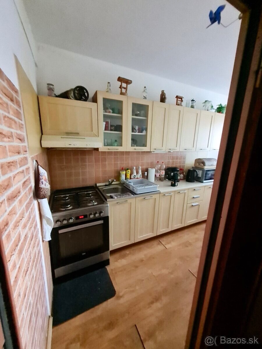 Na predaj 3 izbový byt, Nové Zámky