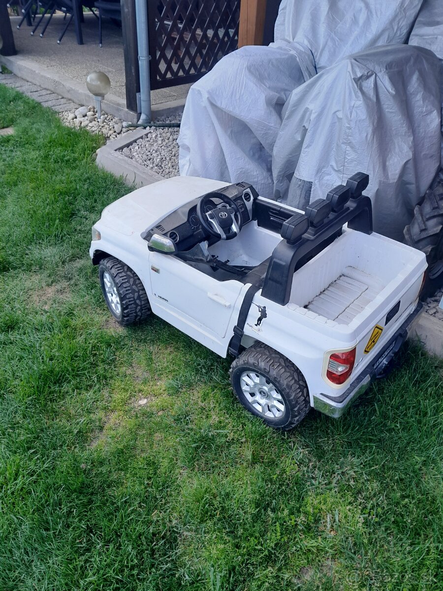 Elektrické auto TOYOTA