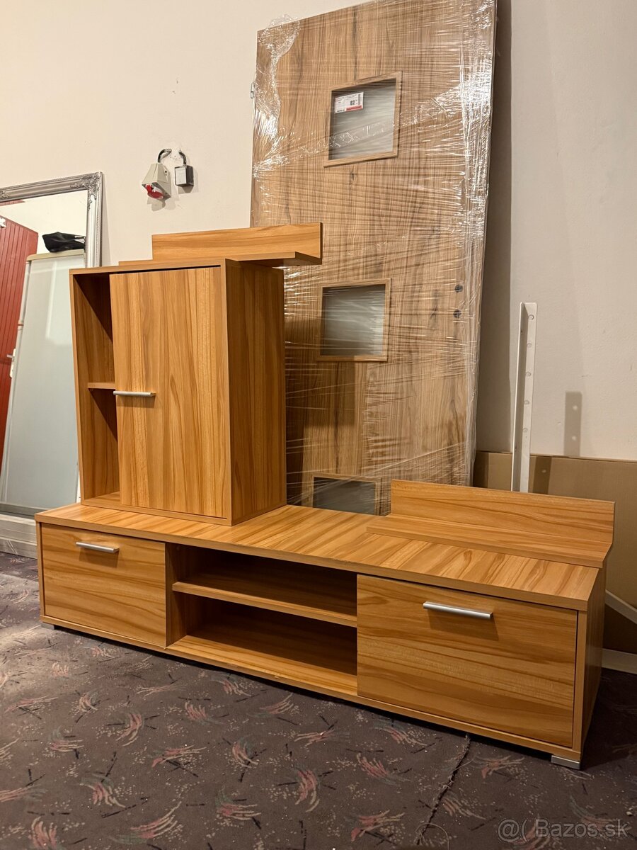 Skrinka pod televízor