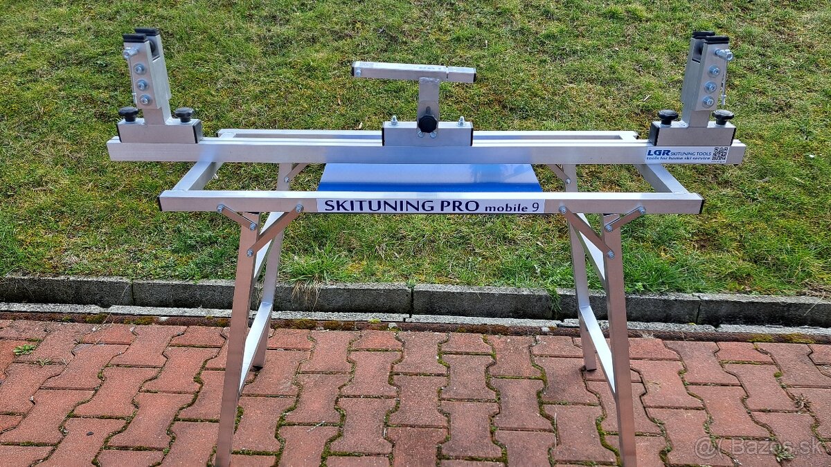 Servisný stolík na servis lyží