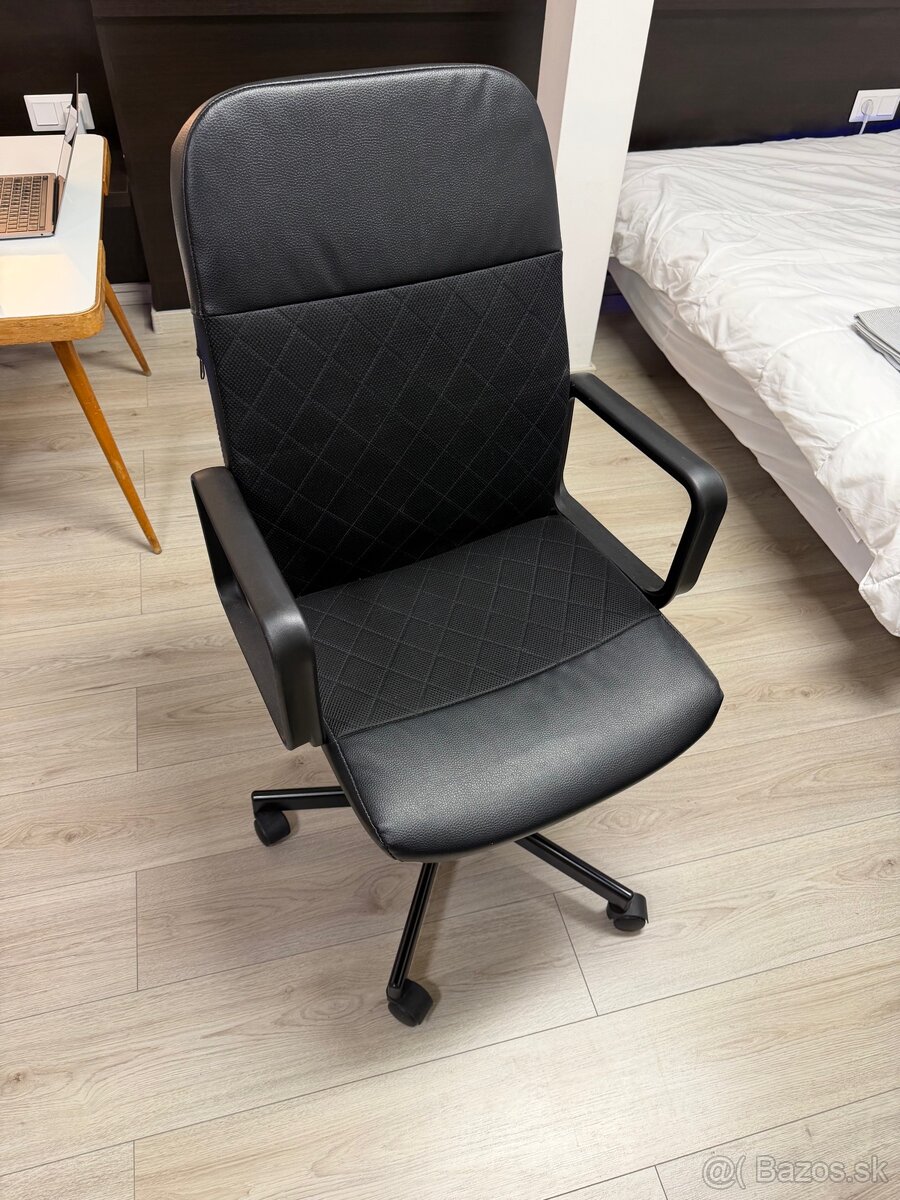 IKEA stolička