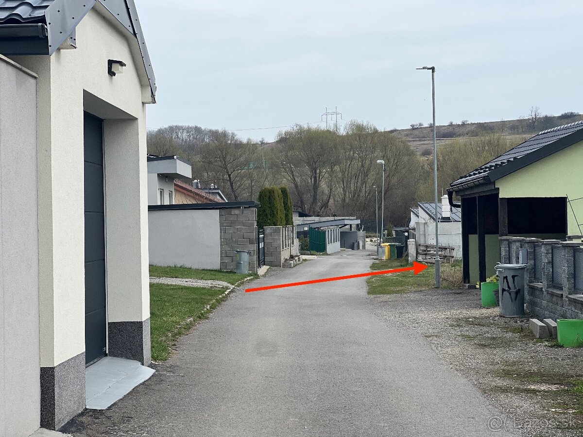 Slnečný pozemok Chrastné pre RD, 12á, kanalizácia