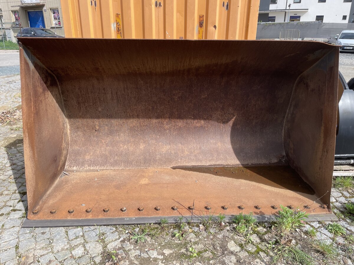 Lyžica na nakladač Volvo L110 / L120 s upínákem