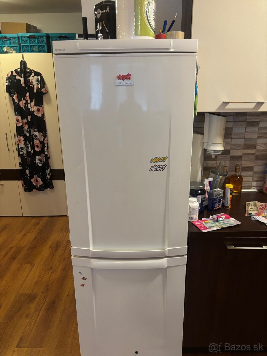 Predam chladnicku whirlpool