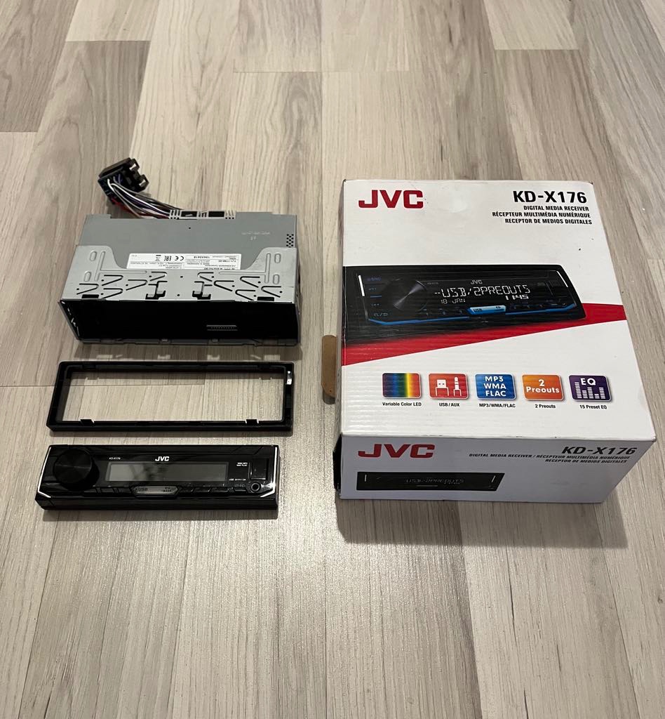 Predam autorádio JVC