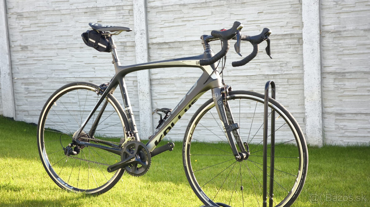 Predám cestný bicykel Kellys URC 50 2015 – Karbónový rám