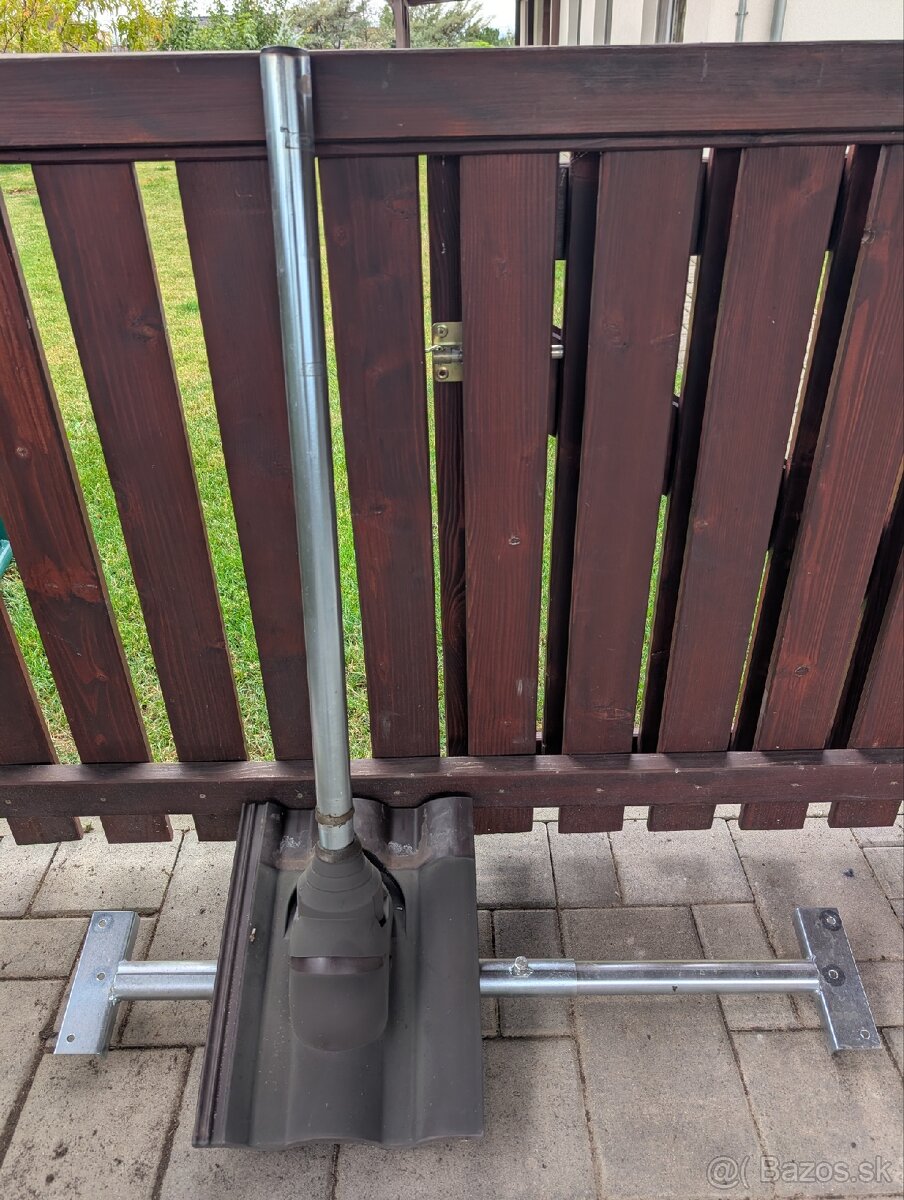 Strešná konzola na anténu alebo satelit