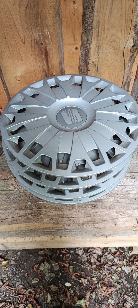 Originál puklice 5x100 R15 Seat
