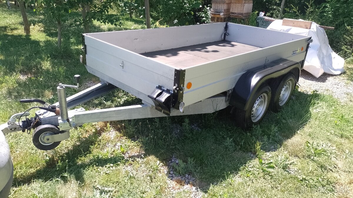 Predám brzdený ako nový super prívesný vozík celková-2700 kg