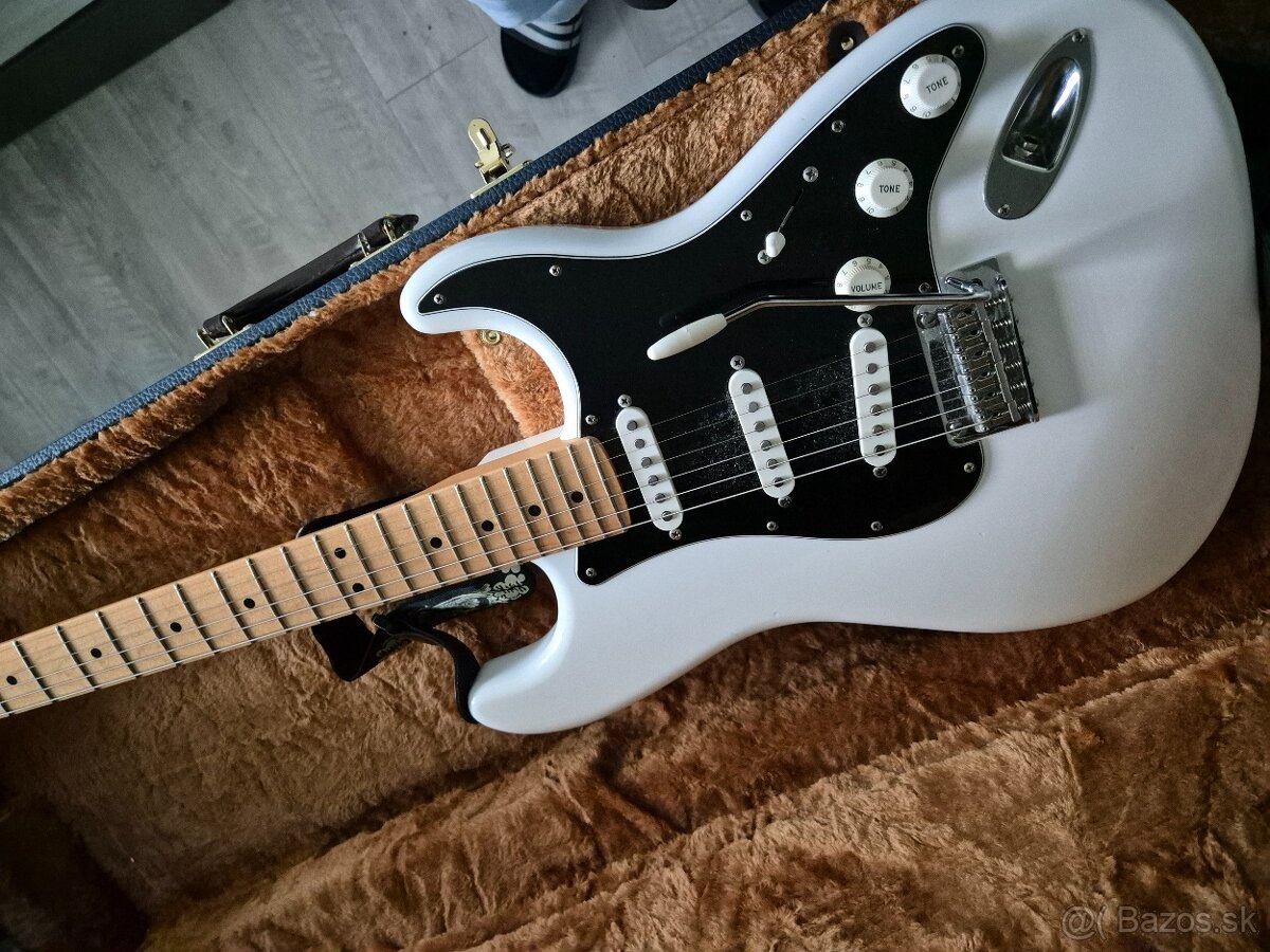 Fender stratocaster Japonsko 2022