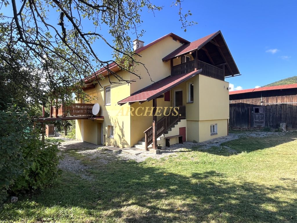 NA PREDAJ - RODINNÝ DOM, ZLATÉ, 8 KM OD BARDEJOVA