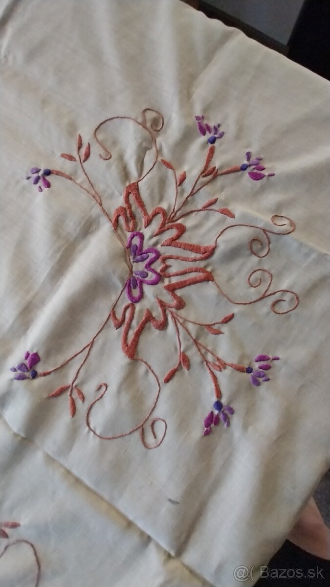 Vyšívaný obrus #2