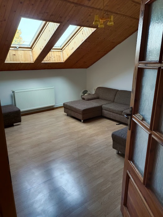 Prenájmem nepriechodnú izbu v 3 izb. pokrovnom byte v RD