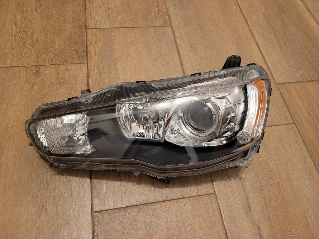 MITSUBISHI OUTLANDER LAVY XENON