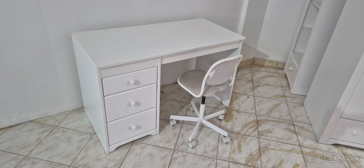 Písací stolík