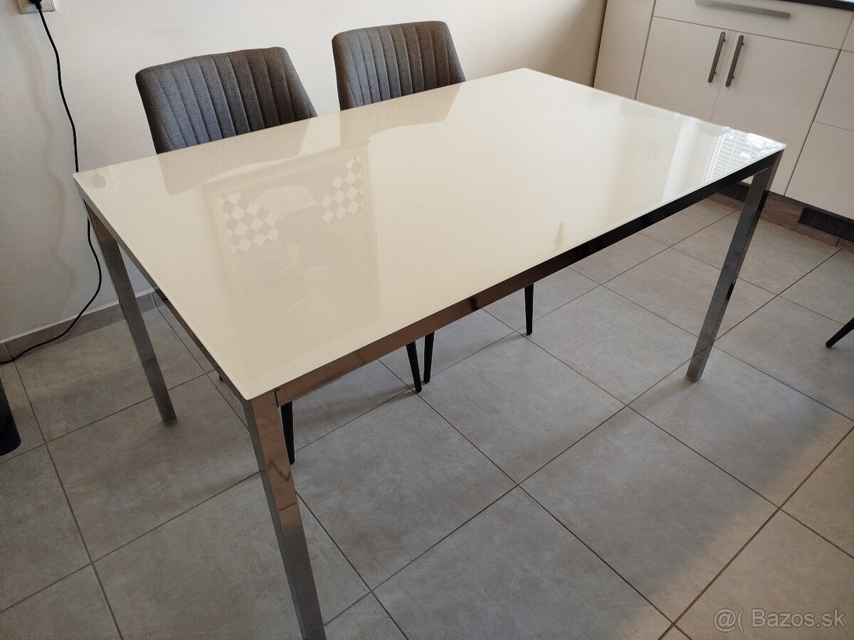 Predám jedálenský stôl IKEA .